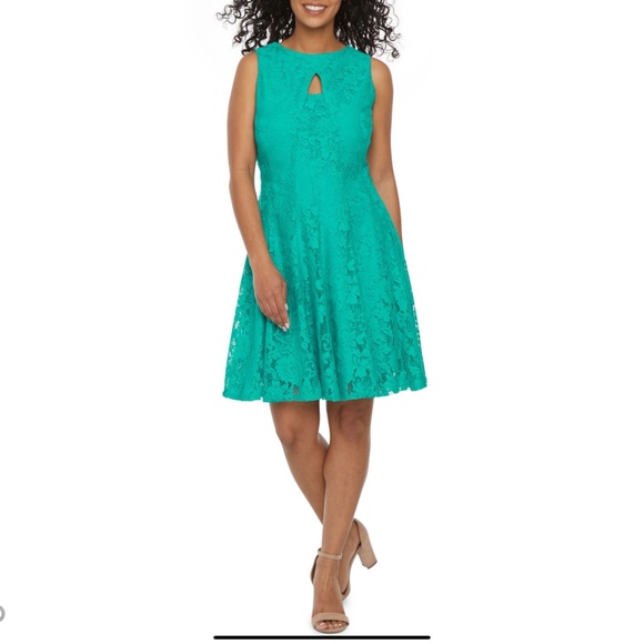 Danny & Nicole Dresses & Skirts - Danny & Nicole-Petite Sleeveless Floral Lace Fit &